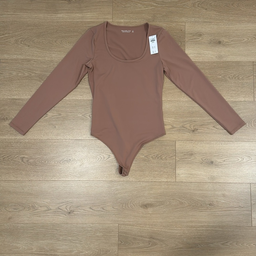 NEW W/TAG Abercrombie & Fitch Women’s Longsleeve Bodysuit Soft Collection medium